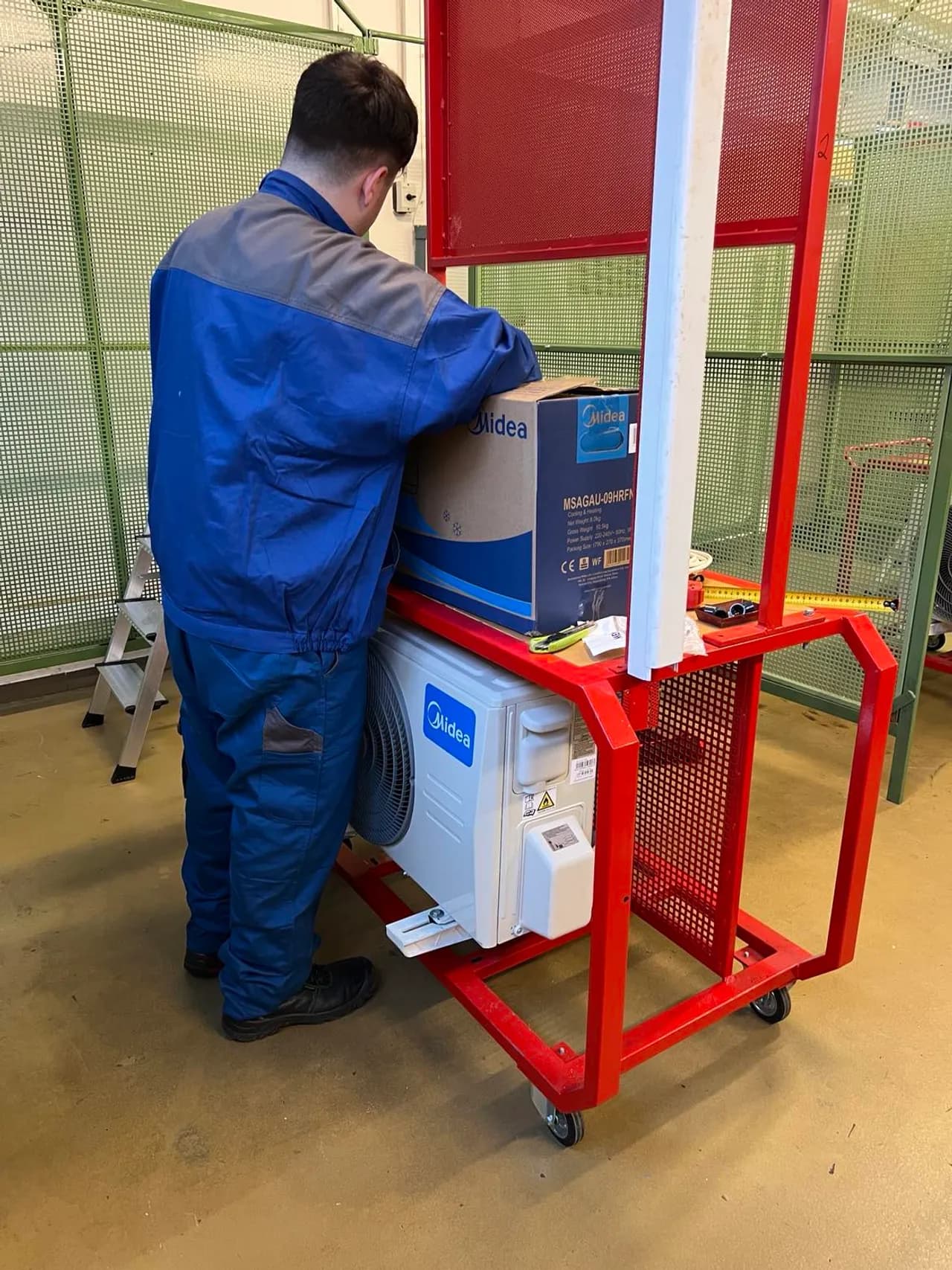 Hűtő- és szellőzésrendszer-szerelő